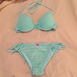 Victoria’s Secret bikini set 34C